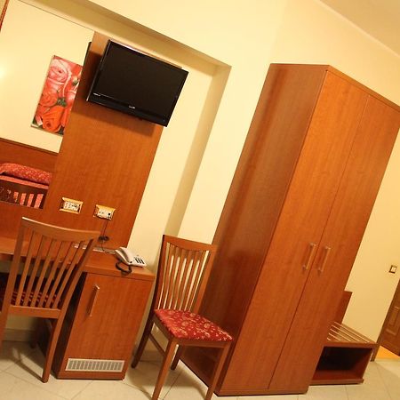Hotel Vitti Рим Екстериор снимка