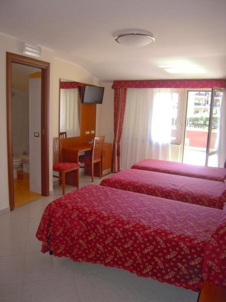 Hotel Vitti Рим Стая снимка