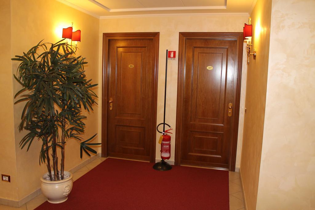 Hotel Vitti Рим Стая снимка