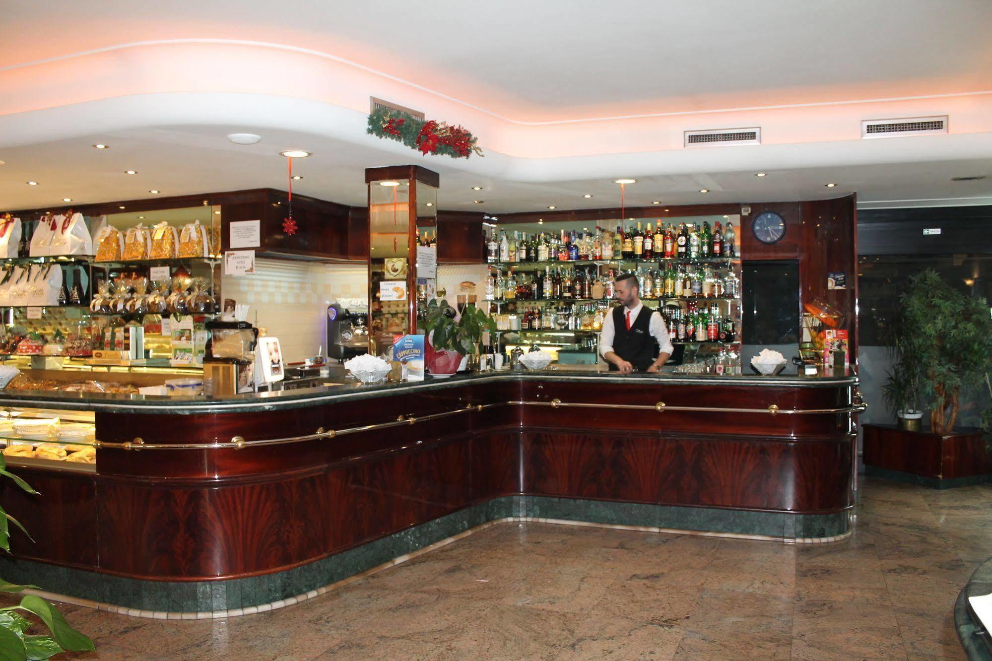 Hotel Vitti Рим Екстериор снимка